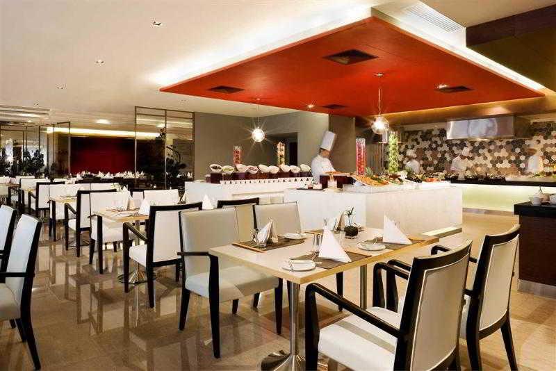 Novotel Nathan Road Kowloon Гонконг Экстерьер фото