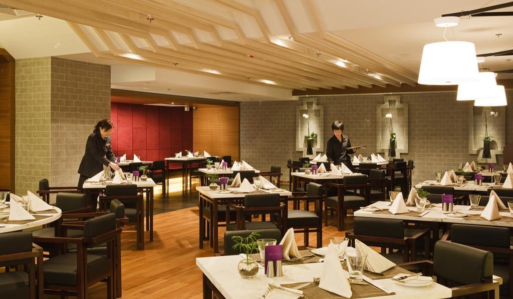 Novotel Nathan Road Kowloon Гонконг Экстерьер фото