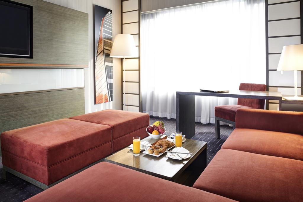 Novotel Nathan Road Kowloon Гонконг Экстерьер фото