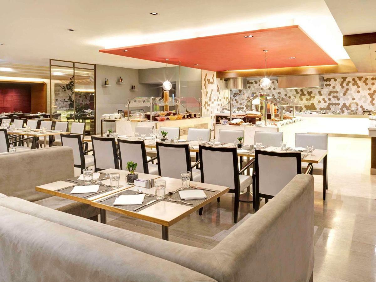 Novotel Nathan Road Kowloon Гонконг Экстерьер фото