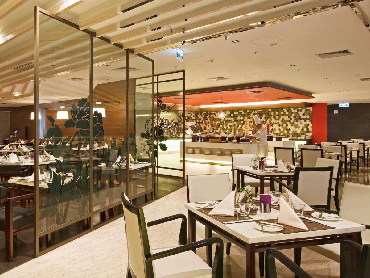 Novotel Nathan Road Kowloon Гонконг Экстерьер фото