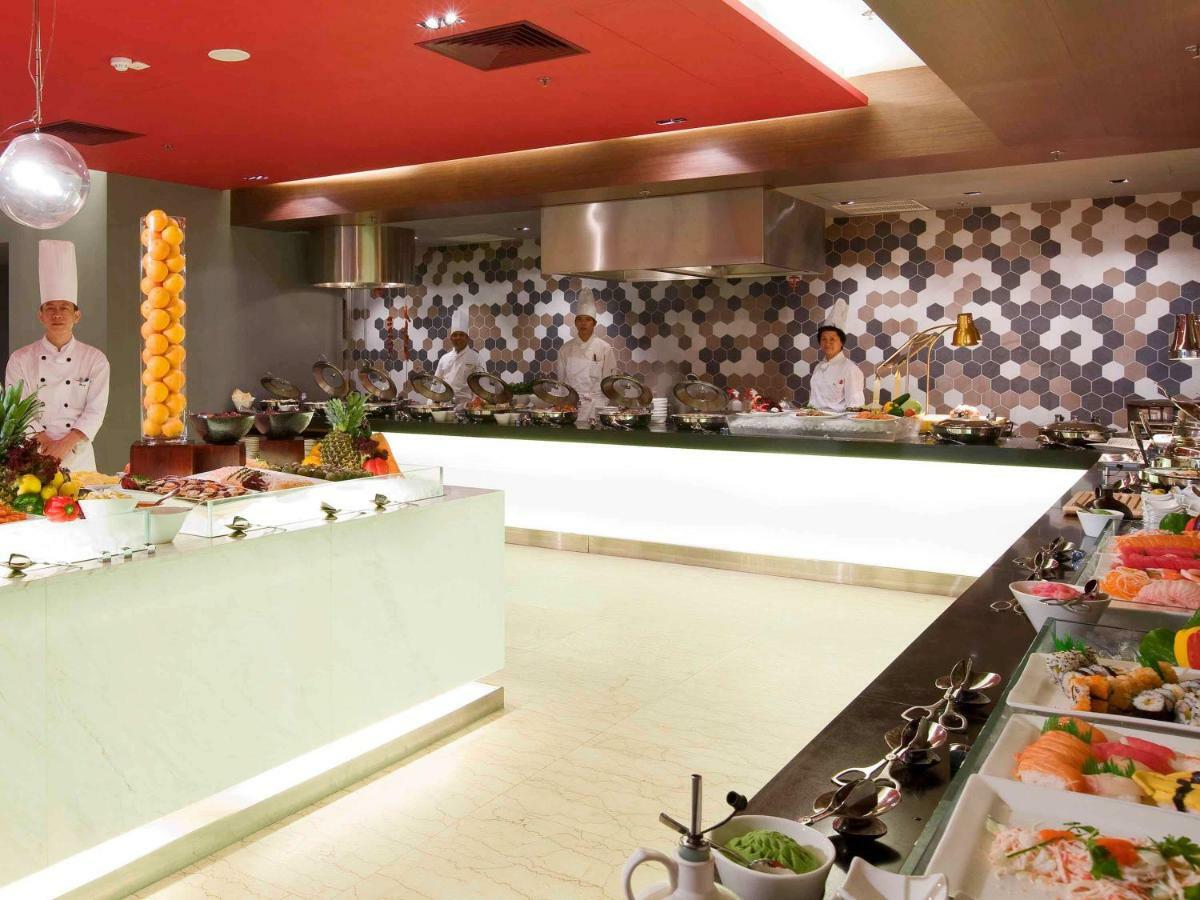 Novotel Nathan Road Kowloon Гонконг Экстерьер фото