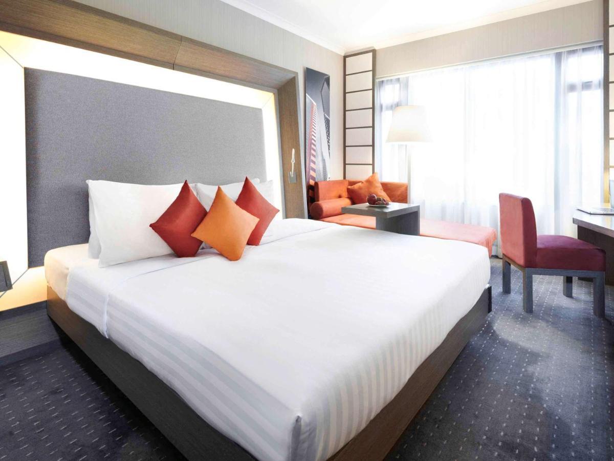Novotel Nathan Road Kowloon Гонконг Экстерьер фото